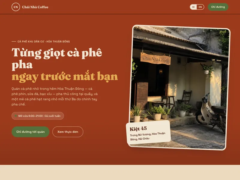 Cafe hẻm nhỏ ấm áp — Ảnh polaroid và thẻ chỉ đường