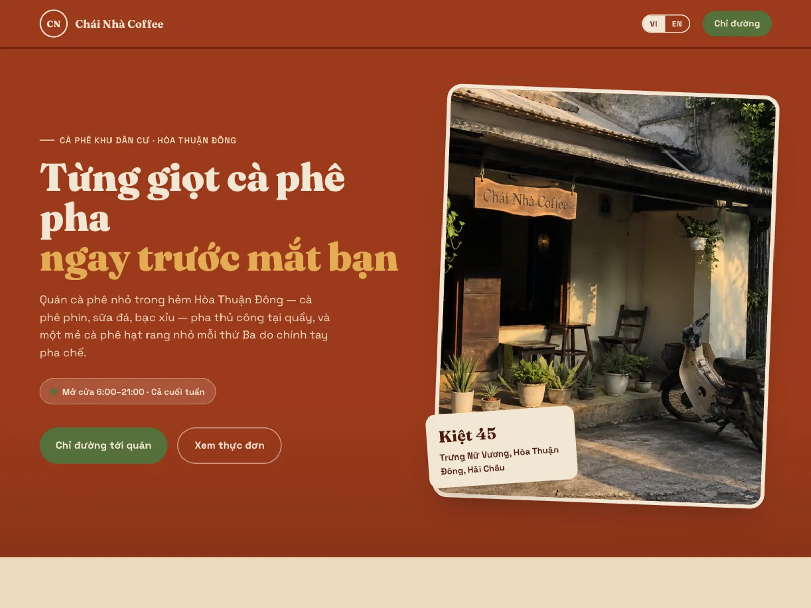 Cafe hẻm nhỏ ấm áp — Ảnh polaroid và thẻ chỉ đường